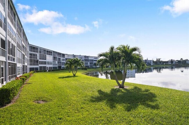 Building Photo - 1056 Exeter