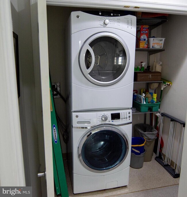 Building Photo - 309 Holland Ln