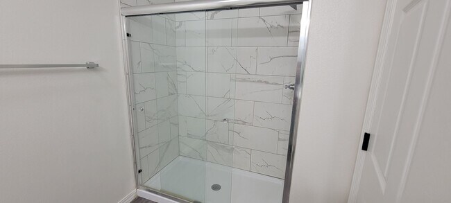 Building Photo - NEW LUXURY ONE BEDROOM APARTMENT UNFURNISHED