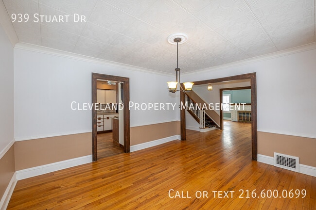 Building Photo - 939 Stuart Dr