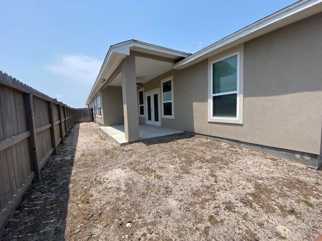 Building Photo - DCR642