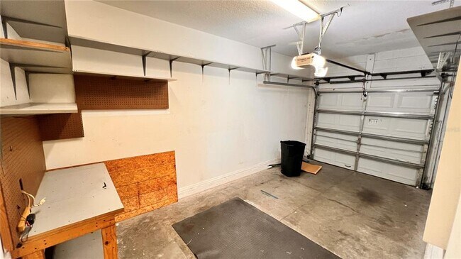 Building Photo - 612 Old Pine Ct