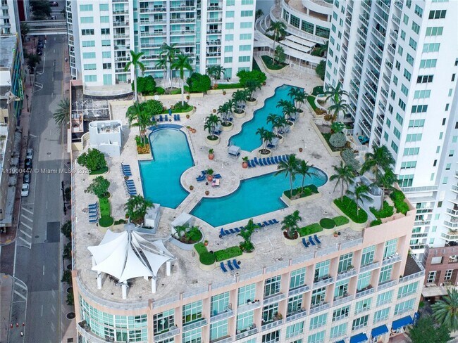 Building Photo - 253 NE 2nd St