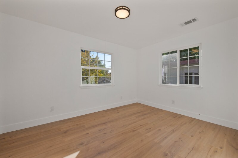 Building Photo - 2657 2nd Ave