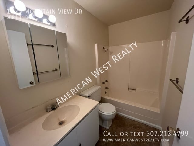 Building Photo - 1825 Mountain View Dr