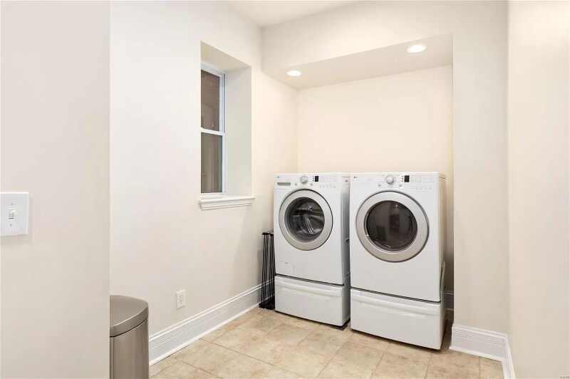 Building Photo - 2633 Armand Pl