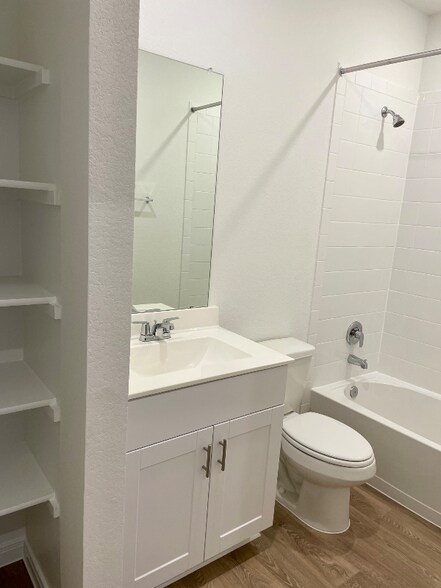 Building Photo - 270 Yosemite Dr