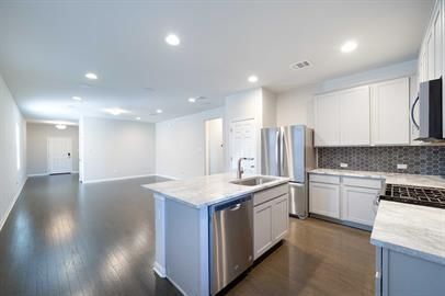 Building Photo - 5912 Wolf Pack Dr