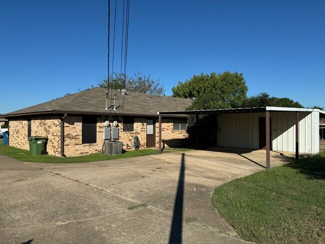 Building Photo - Duplex