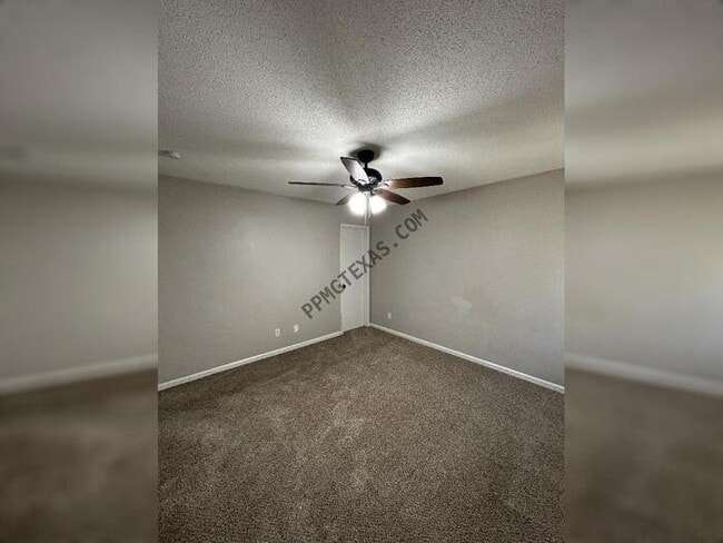 Building Photo - 9 Collins Ct