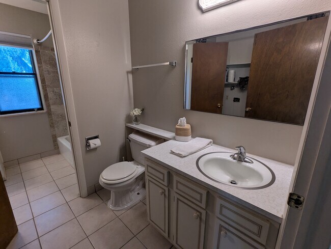 Building Photo - 1754 Yucca Ct
