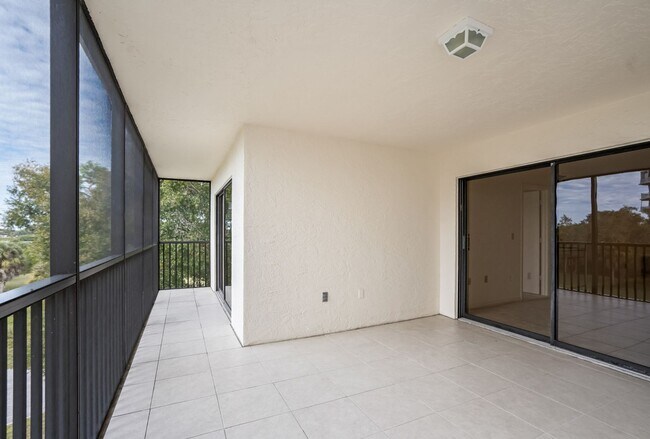 Building Photo - 2090 S Tamiami Trl