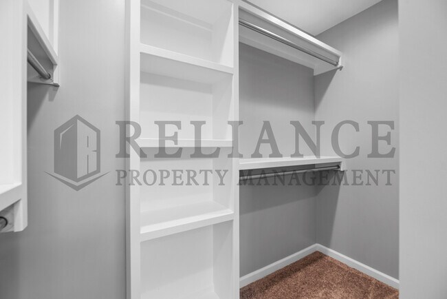Building Photo - 1558 N Aster Cir