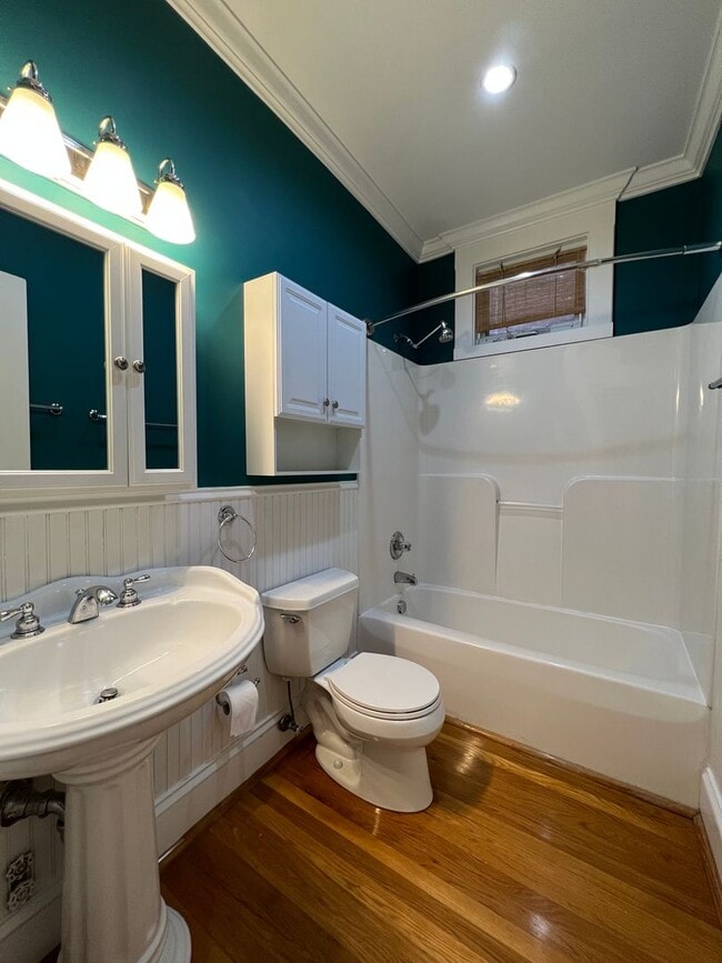 Building Photo - WEST GHENT