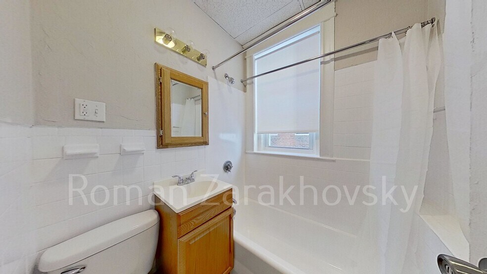 Building Photo - 219 Kelton St