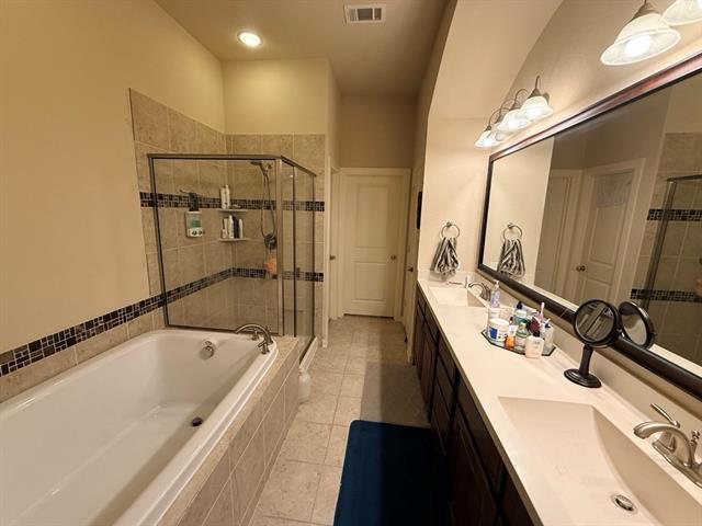 Building Photo - 6687 DeLeon St