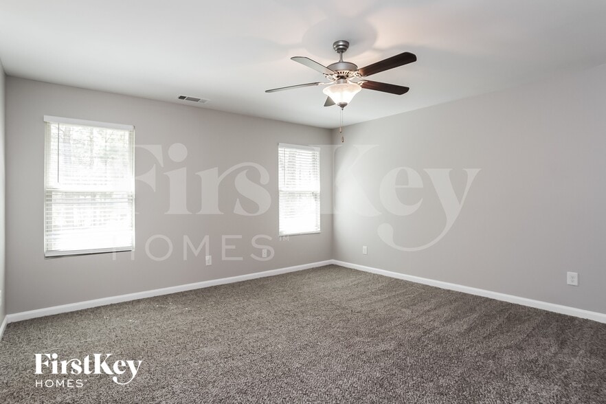 Building Photo - 4186 Woodland Park Dr SW