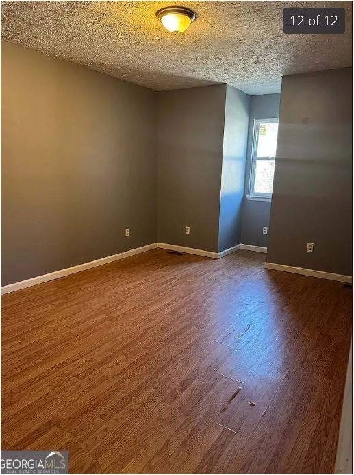 Building Photo - Room in Apartment on River Park Dr