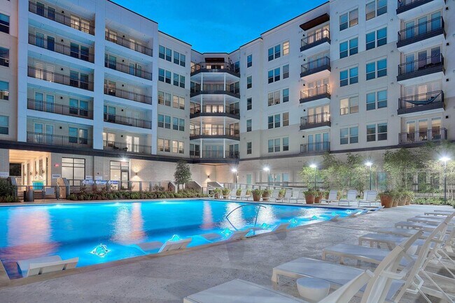 Building Photo - 101 S Center St