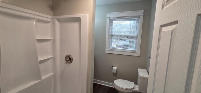 Building Photo - 403 Leola Dr