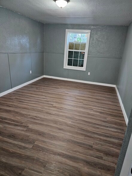 Building Photo - 916 TX-359