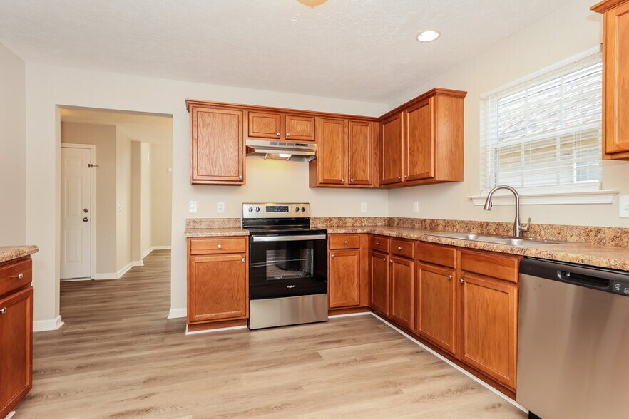 Building Photo - 2805 Windcrest Tr