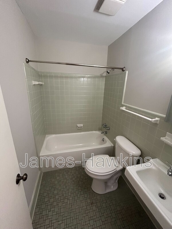 Building Photo - 3575 N Wareingwood Dr