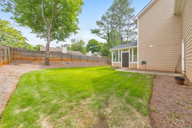 Building Photo - 520 Sonnet Way