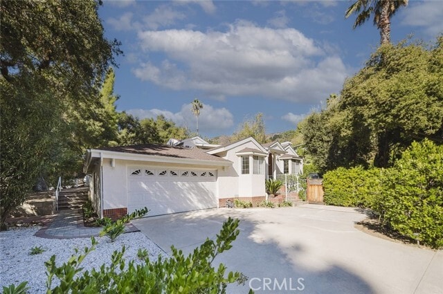 Building Photo - 2255 E Chevy Chase Dr