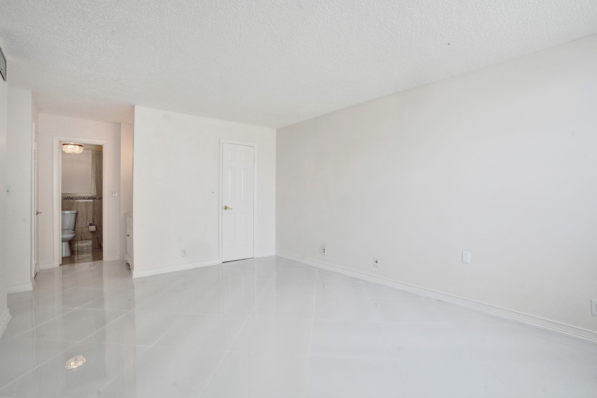 Building Photo - 3113 S Ocean Dr