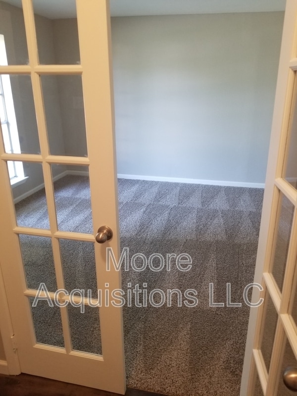 Building Photo - 1833 Skyline Dr