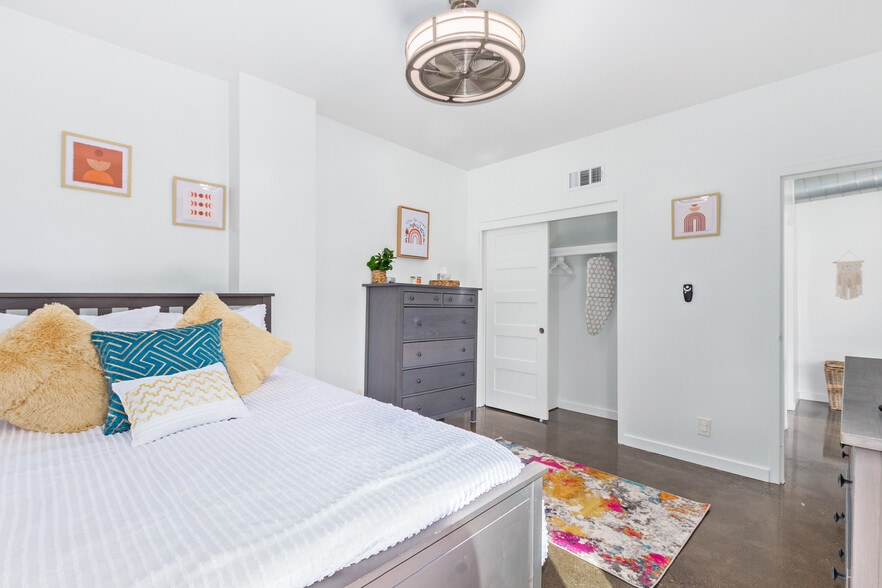 Building Photo - 805 N 4th Ave