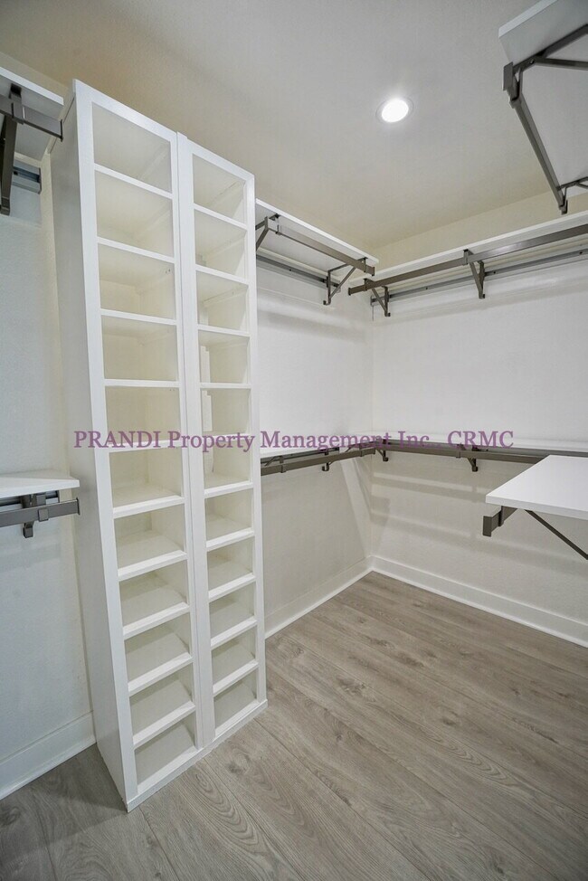 Building Photo - Modern Ranch Style Home on Corner Lot with Large Backyard