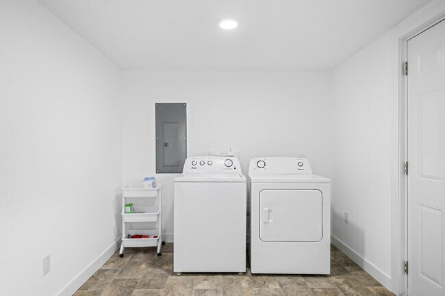 Building Photo - 1019 Central Ave