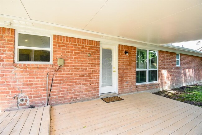 Building Photo - 154 Squires Bend