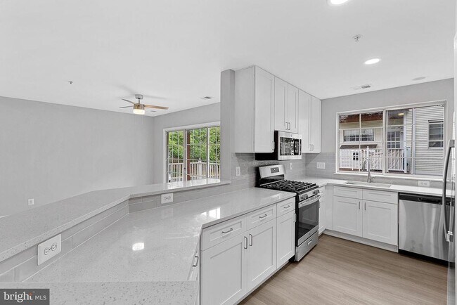 Building Photo - 21850 Locomotive Terrace