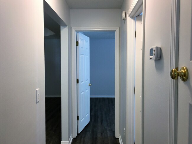 Building Photo - 902 Lauderhill Ln