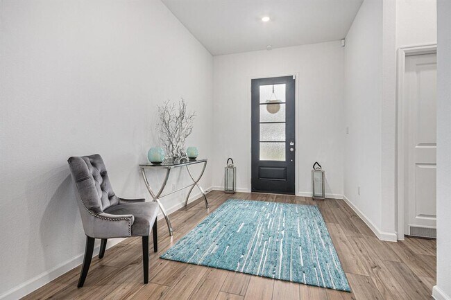 Building Photo - 705 Western Fern