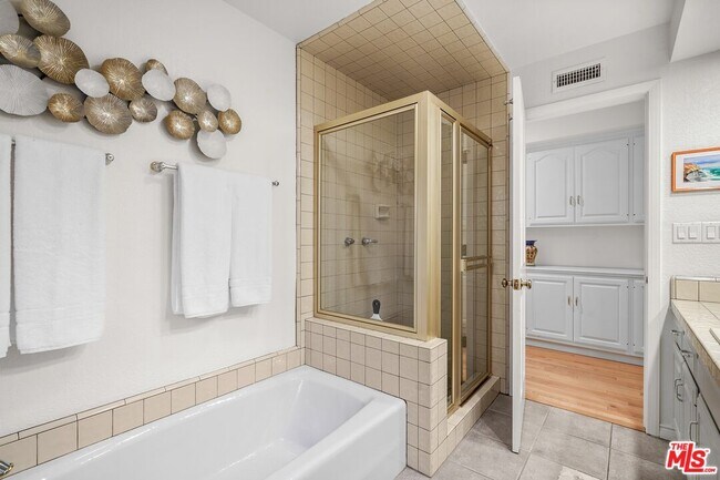 Building Photo - 4244 Avenida De La Encinal