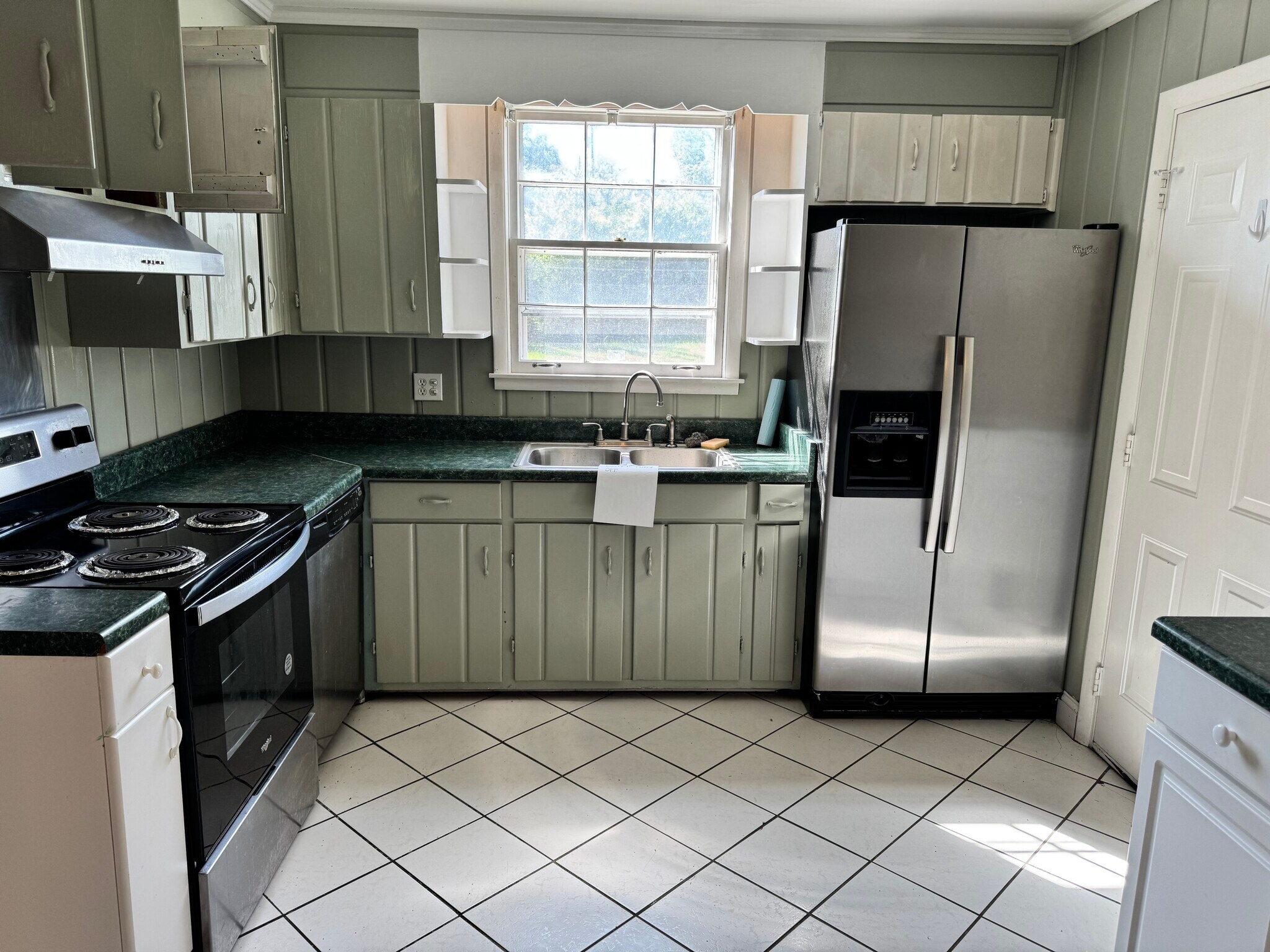 Building Photo - 446 Capri Dr