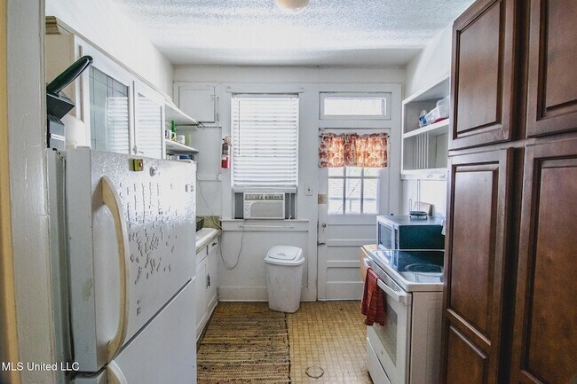 Building Photo - 803 N Congress St