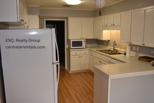 Building Photo - 4512 Somers Ave