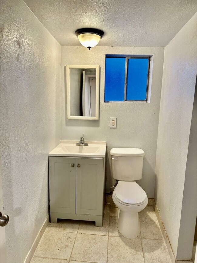 Building Photo - 1220 Academy Ave