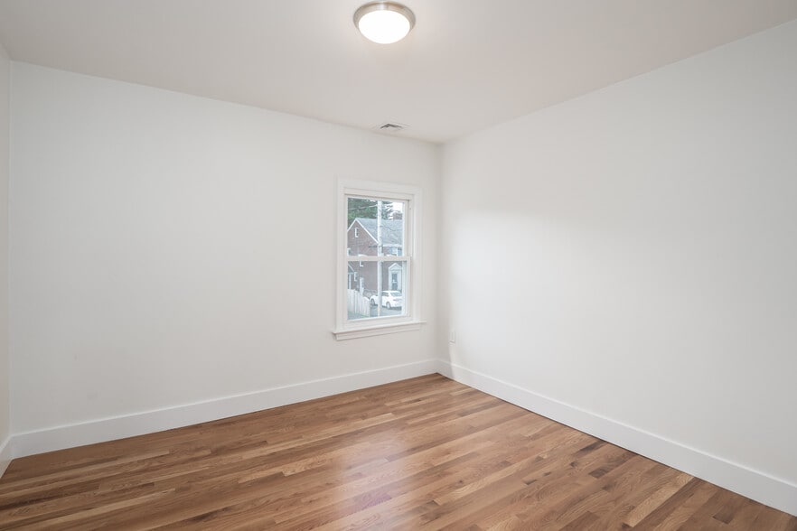 Building Photo - 92 Clinton Place Unit #2