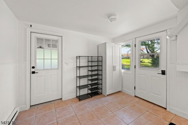 Building Photo - 27 Meadowview Rd