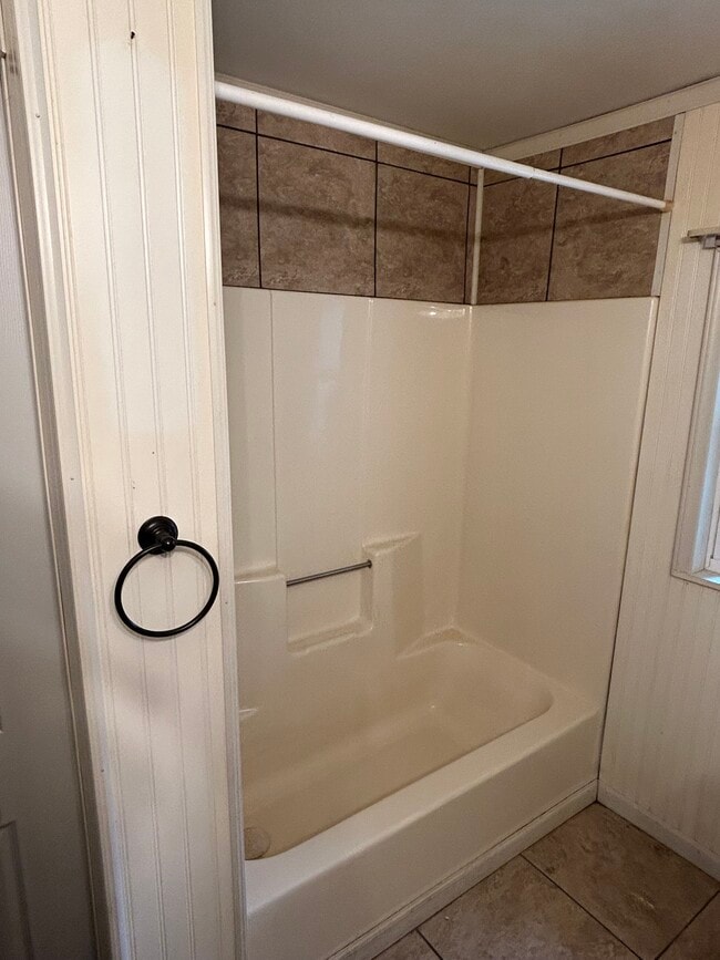 Building Photo - 359 Truce Rd