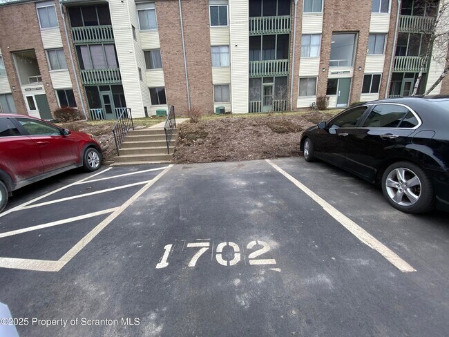 Building Photo - 1702 Summit Pointe