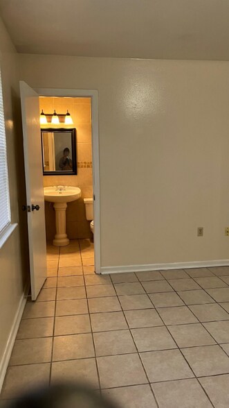 Building Photo - 4215 Heath Dr