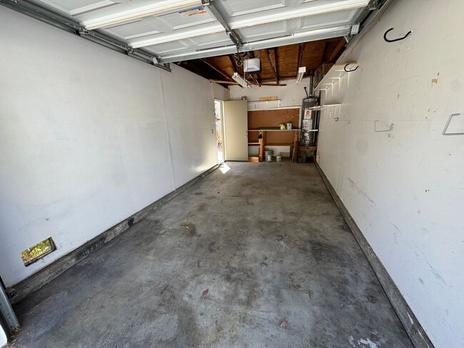 Building Photo - 2 Bedroom 1 Story Town Home