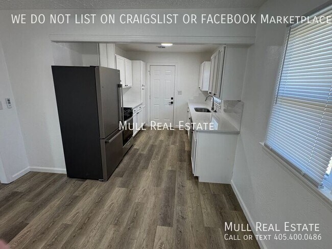 Building Photo - 1801 Oxford Way